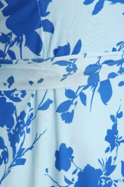 YOURS LONDON - Maxi-jurk Met Bloemenprint & Blote Schouders In Blauw 11 YOURS LONDON - Maxi-jurk Met Bloemenprint & Blote Schouders In Blauw -NAOMI Kleding Winkel 1fb5050a 481d 48 161531 Z