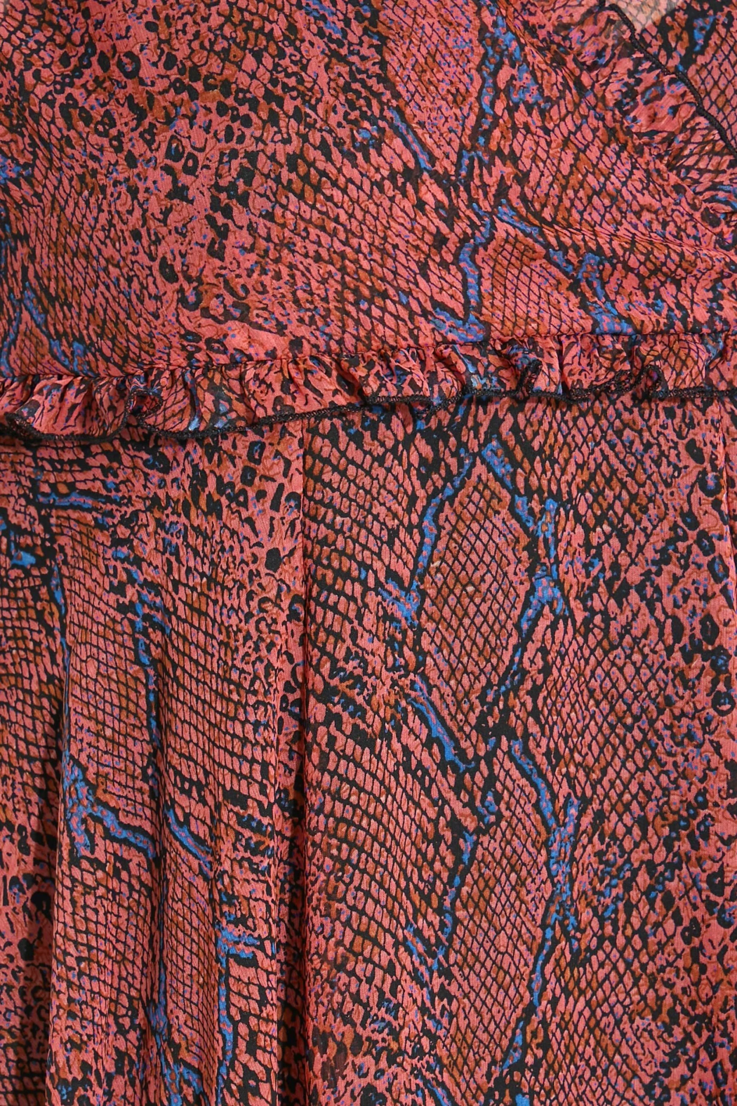 Mouwloze Jurk Met Slangenprint & Asymmetrische Zoom In Rood 6 Mouwloze Jurk Met Slangenprint & Asymmetrische Zoom In Rood - Afbeelding 4