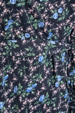 YOURS LONDON - Jurk Met Bloemetjesprint & Vierkante Hals In Donkerblauw -NAOMI Kleding Winkel 314bc45f 9d30 41 161194 Z
