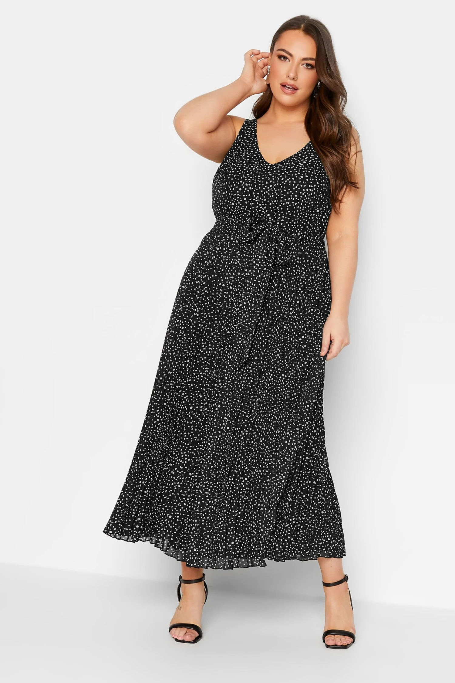 YOURS LONDON - Geplooide Maxi-jurk Met Stippenprint In Zwart 3 YOURS LONDON - Geplooide Maxi-jurk Met Stippenprint In Zwart