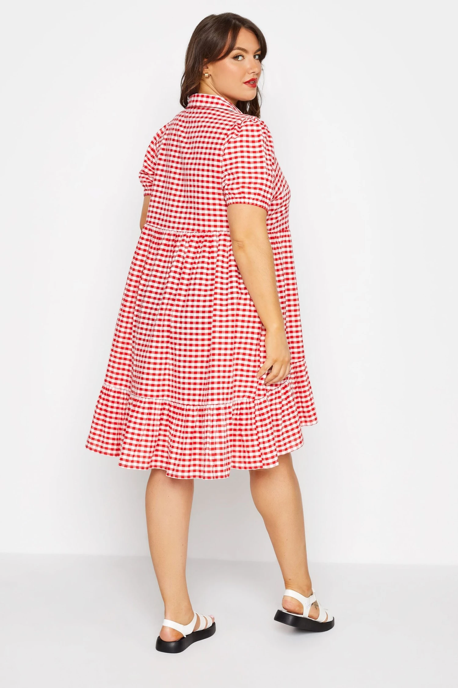 LIMITED COLLECTION - Aangerimpelde Jurk Met Gingham Ruit & Lange Achterkant In Rood 4 LIMITED COLLECTION - Aangerimpelde Jurk Met Gingham Ruit & Lange Achterkant In Rood - Afbeelding 2