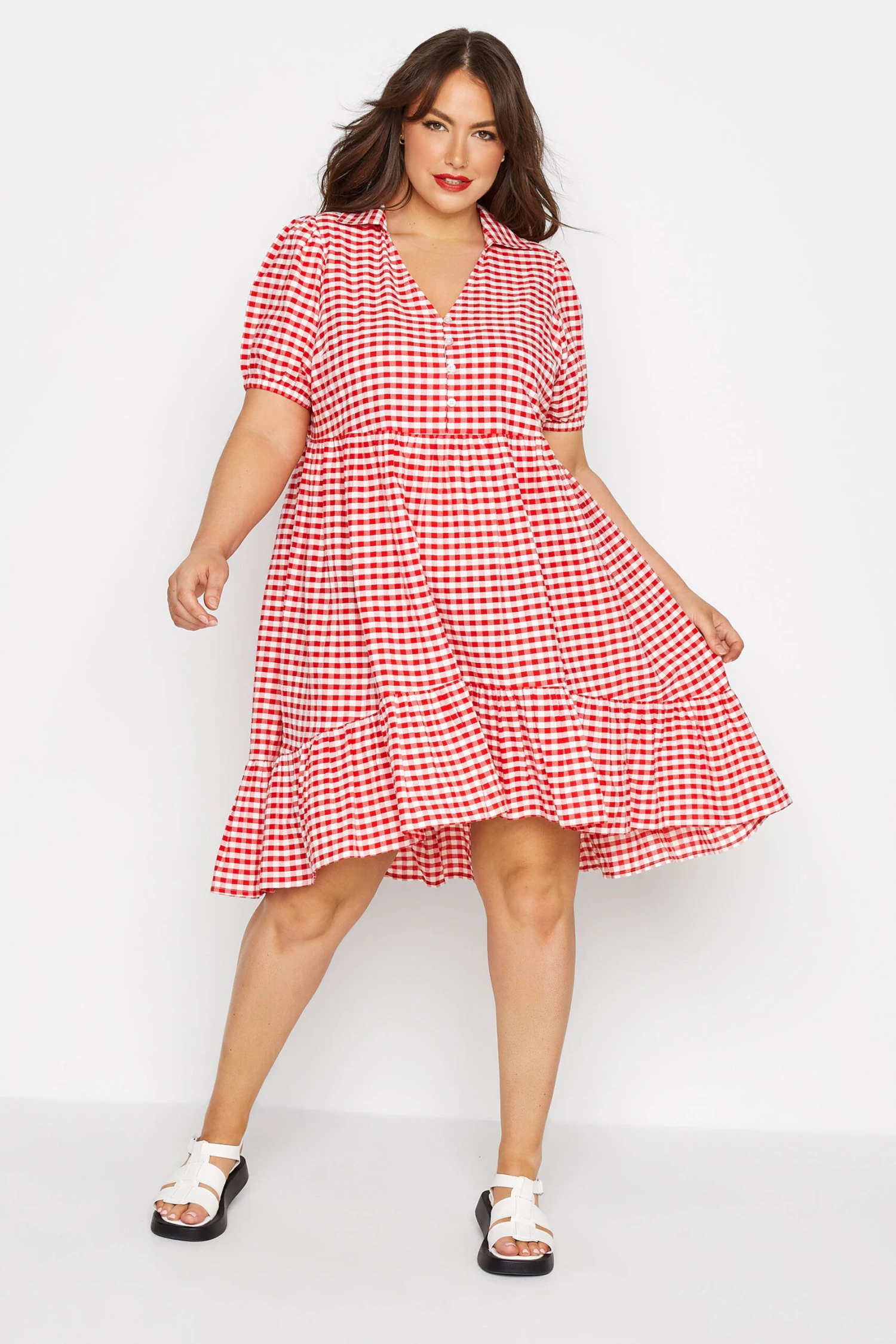LIMITED COLLECTION - Aangerimpelde Jurk Met Gingham Ruit & Lange Achterkant In Rood 3 LIMITED COLLECTION - Aangerimpelde Jurk Met Gingham Ruit & Lange Achterkant In Rood