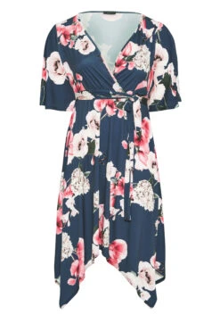 YOURS LONDON - Midi-jurk Met Bloemen & Asymmetrische Zoom In Donkerblauw 12 YOURS LONDON - Midi-jurk Met Bloemen & Asymmetrische Zoom In Donkerblauw -NAOMI Kleding Winkel 4687d600 9910 43 161321 F