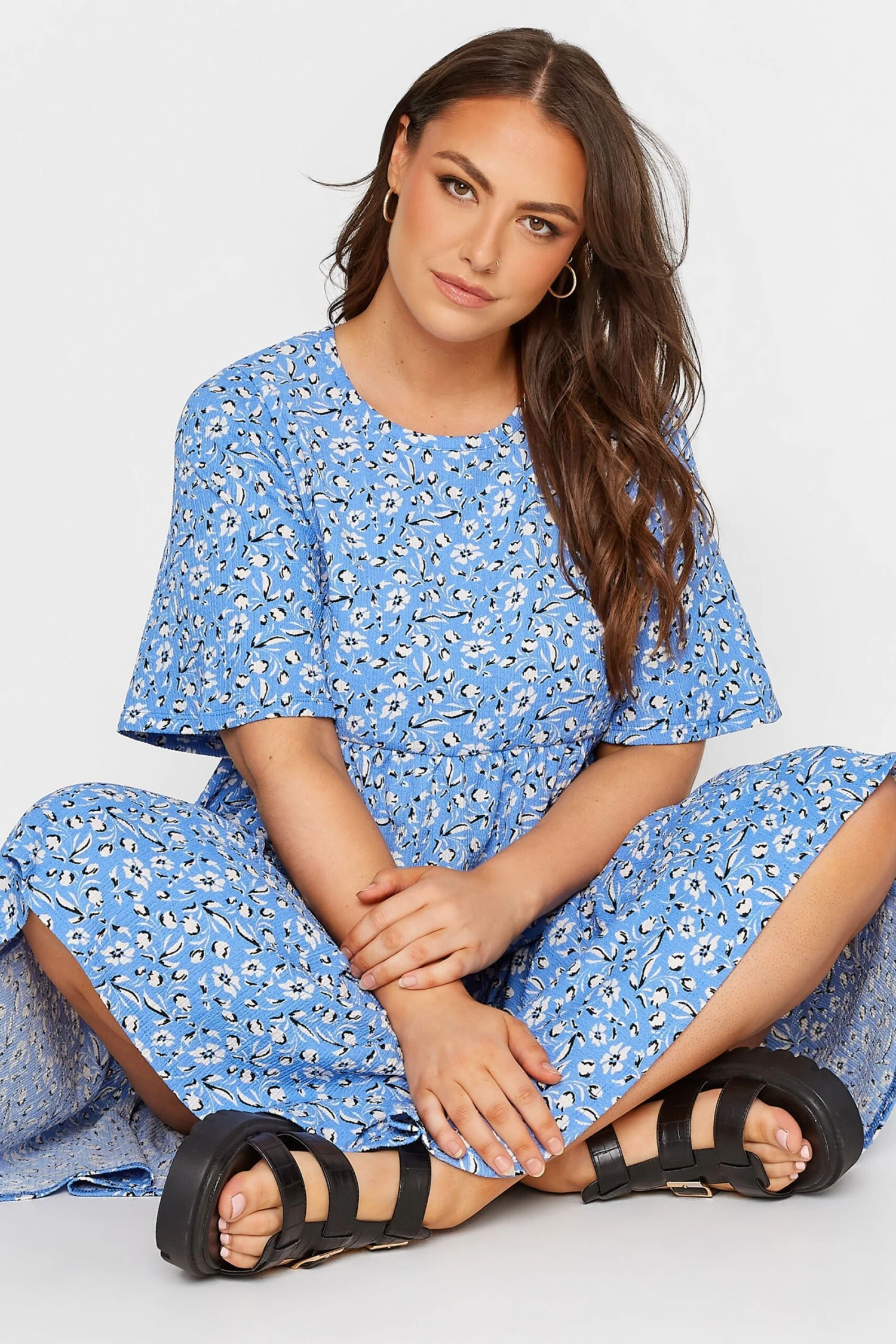 Midi-jurk Met Bloemenprint & Korte Mouwen In Lichtblauw & Wit 5 Midi-jurk Met Bloemenprint & Korte Mouwen In Lichtblauw & Wit - Afbeelding 3