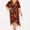 YOURS LONDON - Midi-jurk Met Bloemen & Asymmetrische Zoom In Zwart & Rood -NAOMI Kleding Winkel 4d6923af d4c0 47 161796 A