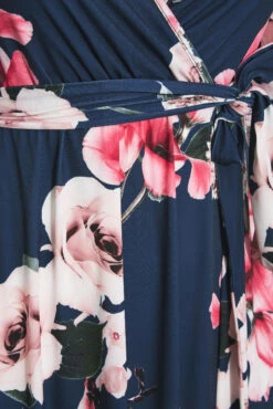 YOURS LONDON - Midi-jurk Met Bloemen & Asymmetrische Zoom In Donkerblauw 11 YOURS LONDON - Midi-jurk Met Bloemen & Asymmetrische Zoom In Donkerblauw -NAOMI Kleding Winkel 5073f2fb 58c8 4b 161321 S