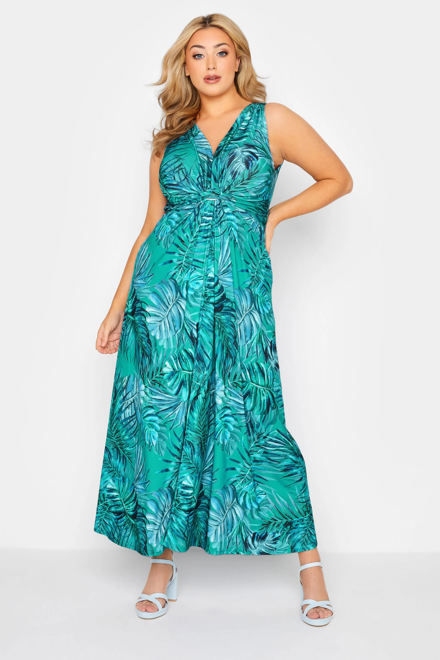 YOURS LONDON - Maxi-jurk Met Tropische Print & Knoopdetail In Groen 3 YOURS LONDON - Maxi-jurk Met Tropische Print & Knoopdetail In Groen