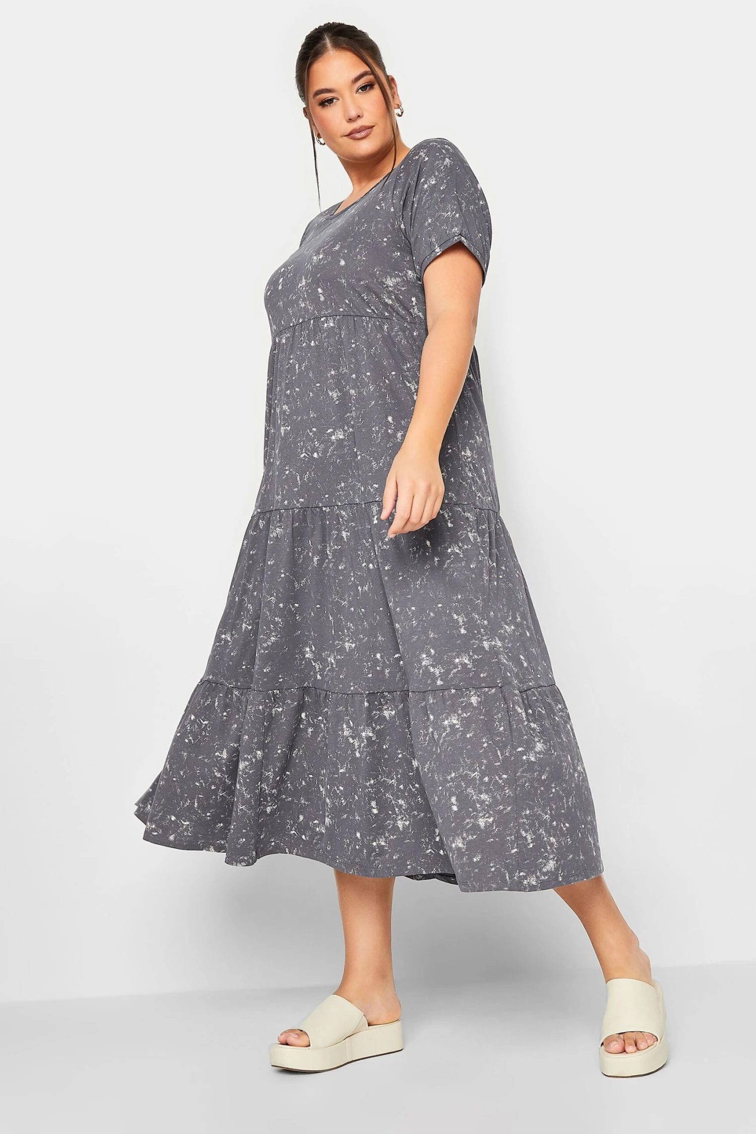 LIMITED COLLECTION - Aangerimpelde Jurk Met Lagen In Grijze Acid Wash 4 LIMITED COLLECTION - Aangerimpelde Jurk Met Lagen In Grijze Acid Wash - Afbeelding 2