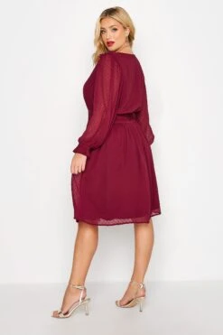 YOURS LONDON - Jurk Met Dobby-textuur & Ruchedetail In Rood -NAOMI Kleding Winkel 5a83078d e182 47 161912 C