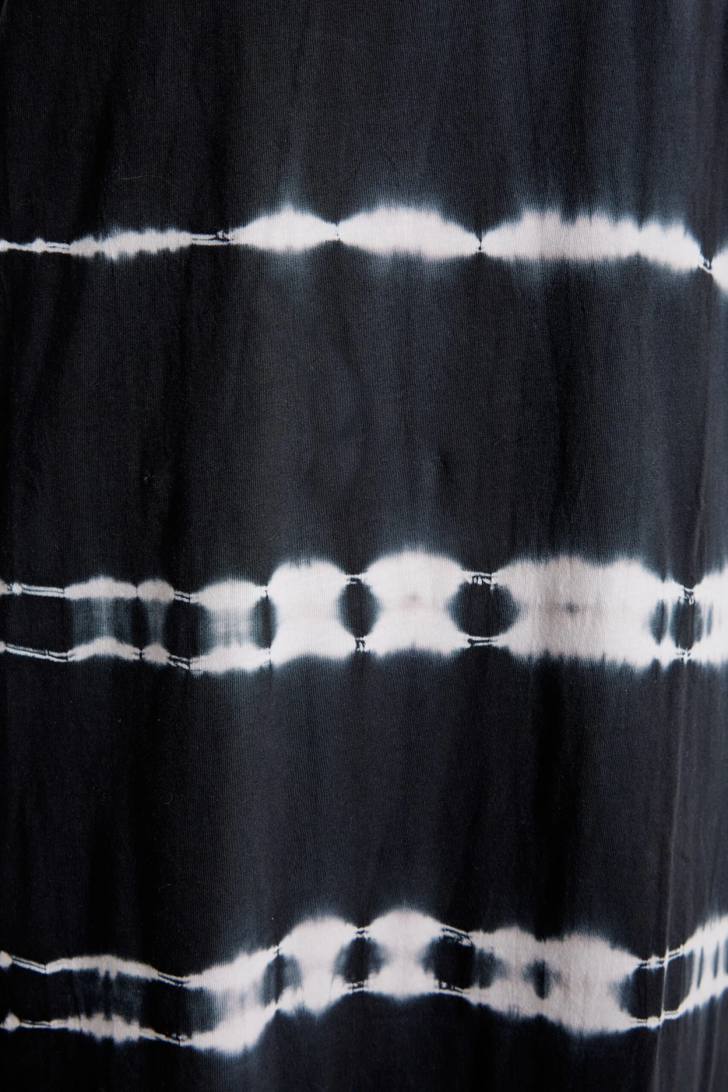 Lange Mouwloze Jurk Met Tie-dye Print In Zwart 6 Lange Mouwloze Jurk Met Tie-dye Print In Zwart - Afbeelding 4