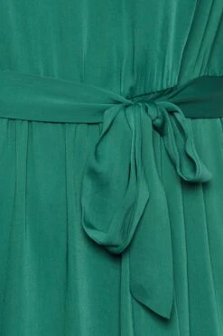 YOURS LONDON - Lange Satijnen Jurk Met Ruchemouwen In Groen -NAOMI Kleding Winkel 5ee60712 fe75 45 162000 Z