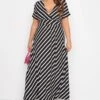 YOURS - Gestreepte Maxi-jurk Met Korte Mouwen In Zwart/wit -NAOMI Kleding Winkel 623fd857 b0eb 49 301019 B