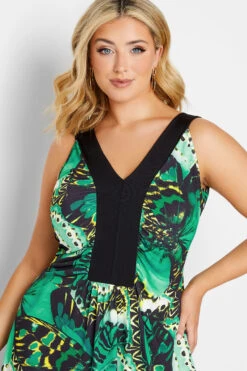 YOURS LONDON - Mouwloze Maxi-jurk Met Vlinderprint In Groen 10 YOURS LONDON - Mouwloze Maxi-jurk Met Vlinderprint In Groen -NAOMI Kleding Winkel 62ebcf18 9c39 40 162185 D