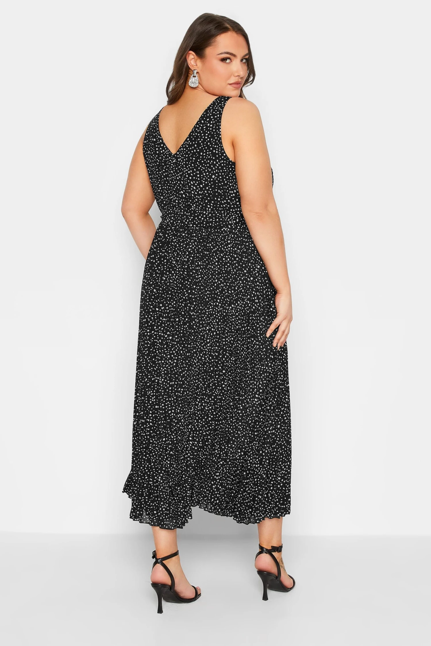 YOURS LONDON - Geplooide Maxi-jurk Met Stippenprint In Zwart 4 YOURS LONDON - Geplooide Maxi-jurk Met Stippenprint In Zwart - Afbeelding 2
