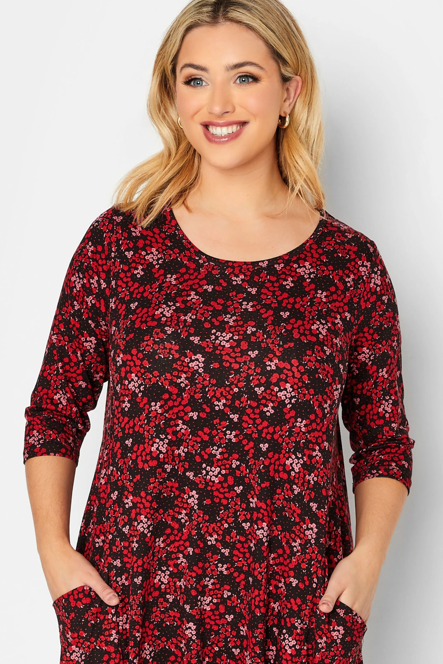 Jurk Met Bloemetjes, Zijzakken En 3/4-mouwen In Zwart En Rood 5 Jurk Met Bloemetjes, Zijzakken En 3/4-mouwen In Zwart En Rood - Afbeelding 3