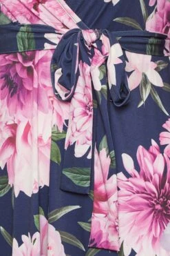 YOURS LONDON - Asymmetrische Jurk Met Bloemmotief In Donkerblauw & Paars -NAOMI Kleding Winkel 6b73b82c bf71 4e 162104 Z