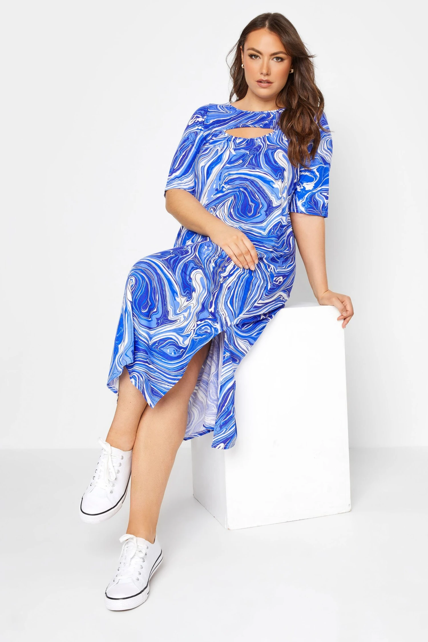 T-shirt-jurk Met Marmerprint & Uitsnijding In Blauw 3 T-shirt-jurk Met Marmerprint & Uitsnijding In Blauw