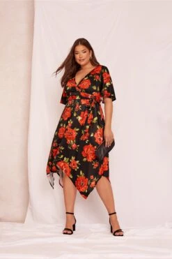 YOURS LONDON - Midi-jurk Met Bloemen & Asymmetrische Zoom In Zwart & Rood -NAOMI Kleding Winkel 6ff2bbb4 6ed4 48 161796 L