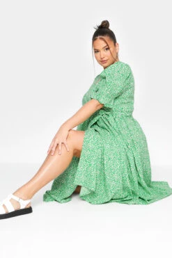 LIMITED COLLECTION - Curve Midi-jurk Met Bloemetjes & Korte Mouwen In Groen -NAOMI Kleding Winkel 77537cd7 ee92 44 214397 D