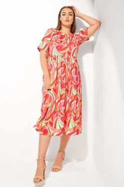 LIMITED COLLECTION - Aangerimpelde Midaxi-jurk Met Abstracte Print In Roze -NAOMI Kleding Winkel 80f6b6fb 32ba 4c 213732 L