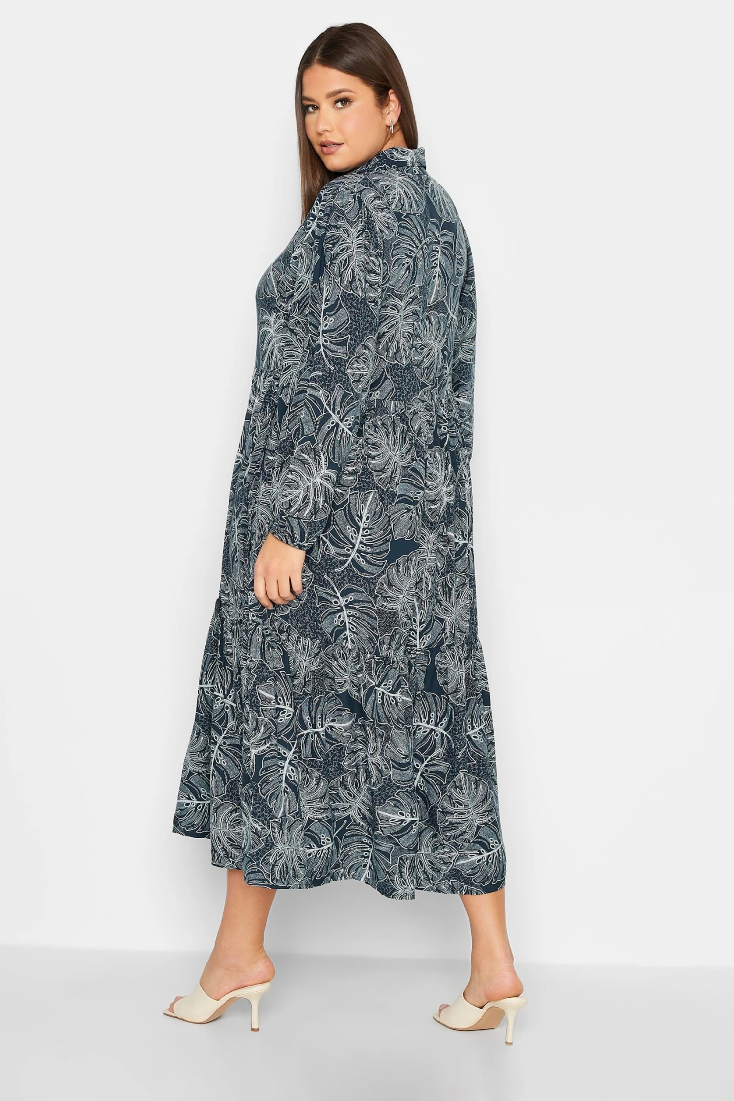 YOURS - Gelaagde Midi-jurk Met Bladerprint & Lange Mouwen In Donkerblauw 4 YOURS - Gelaagde Midi-jurk Met Bladerprint & Lange Mouwen In Donkerblauw - Afbeelding 2