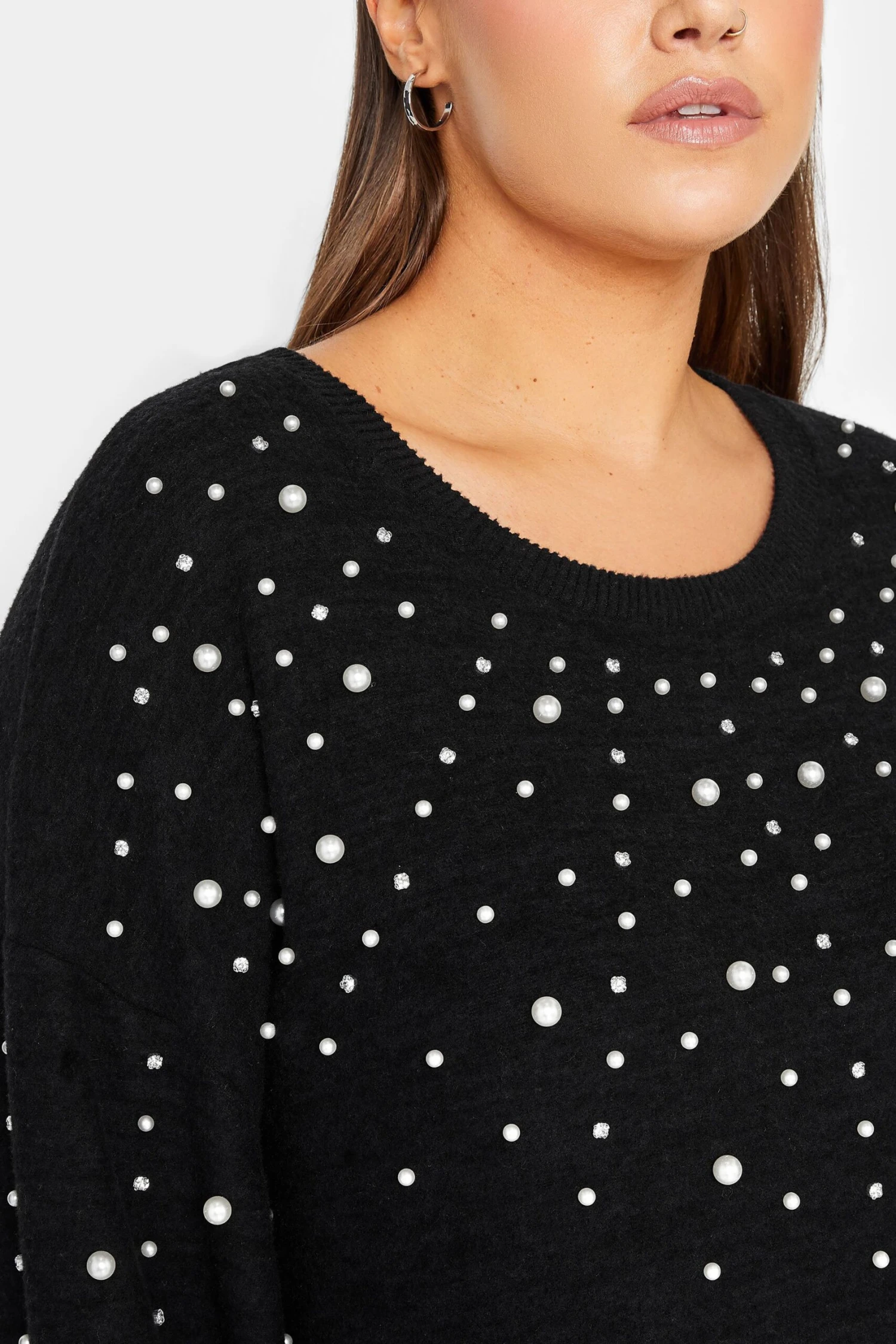 YOURS LUXURY - Soft Touch Trui-jurk Met Parels & Diamantjes In Zwart 5 YOURS LUXURY - Soft Touch Trui-jurk Met Parels & Diamantjes In Zwart - Afbeelding 3