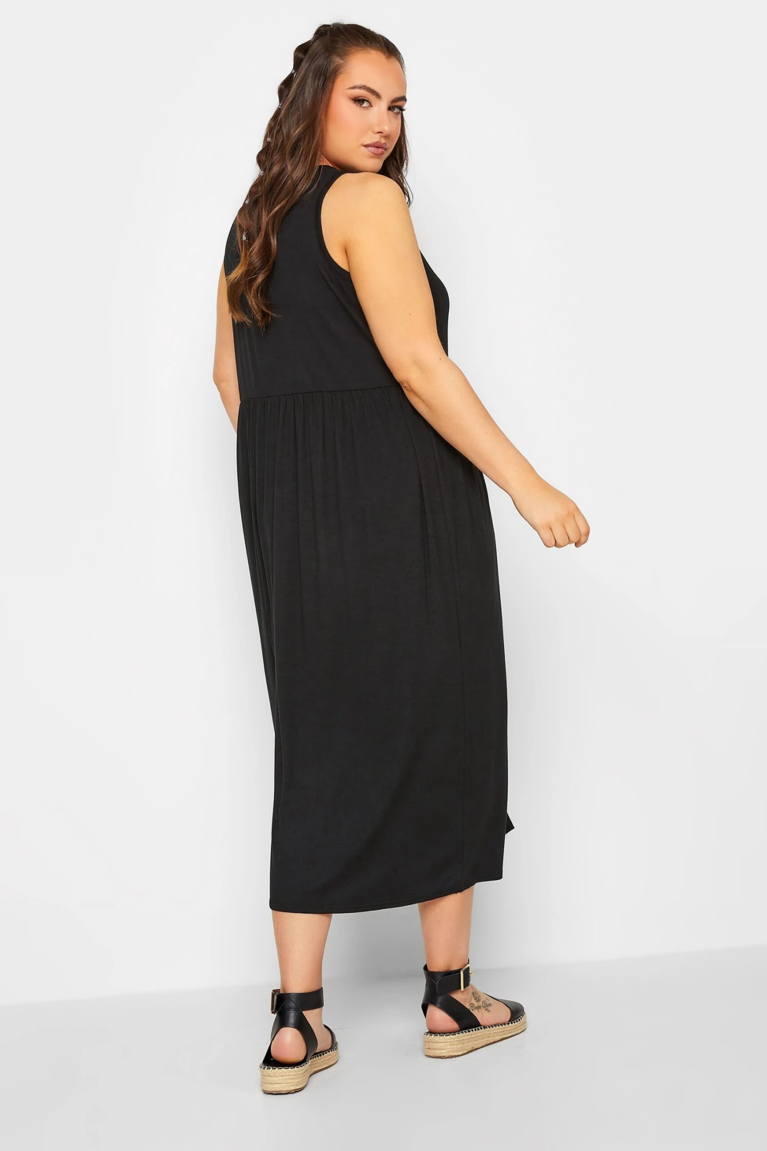 LIMITED COLLECTION - Mouwloze Maxi-jurk Met Knoopdetail In Zwart 4 LIMITED COLLECTION - Mouwloze Maxi-jurk Met Knoopdetail In Zwart - Afbeelding 2