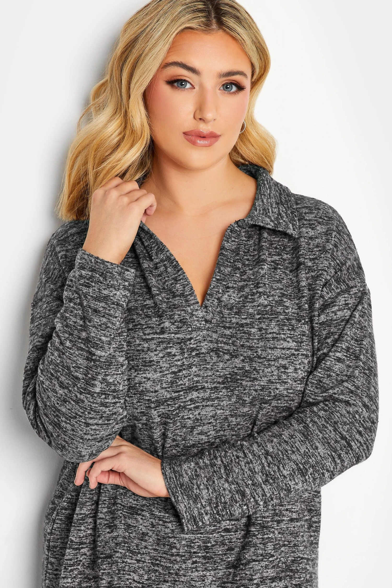 Soft Touch Midi-jurk Met Open Kraag In Gemêleerd Donkergrijs 5 Soft Touch Midi-jurk Met Open Kraag In Gemêleerd Donkergrijs - Afbeelding 3