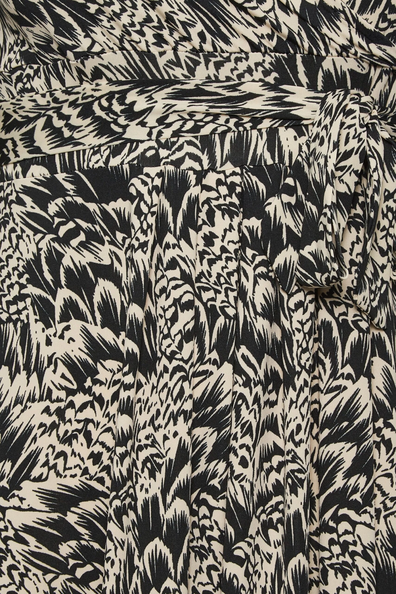 YOURS - Maxi-jurk Met Abstract Bloemmotief & V-hals In Zwart/beige 6 YOURS - Maxi-jurk Met Abstract Bloemmotief & V-hals In Zwart/beige - Afbeelding 4