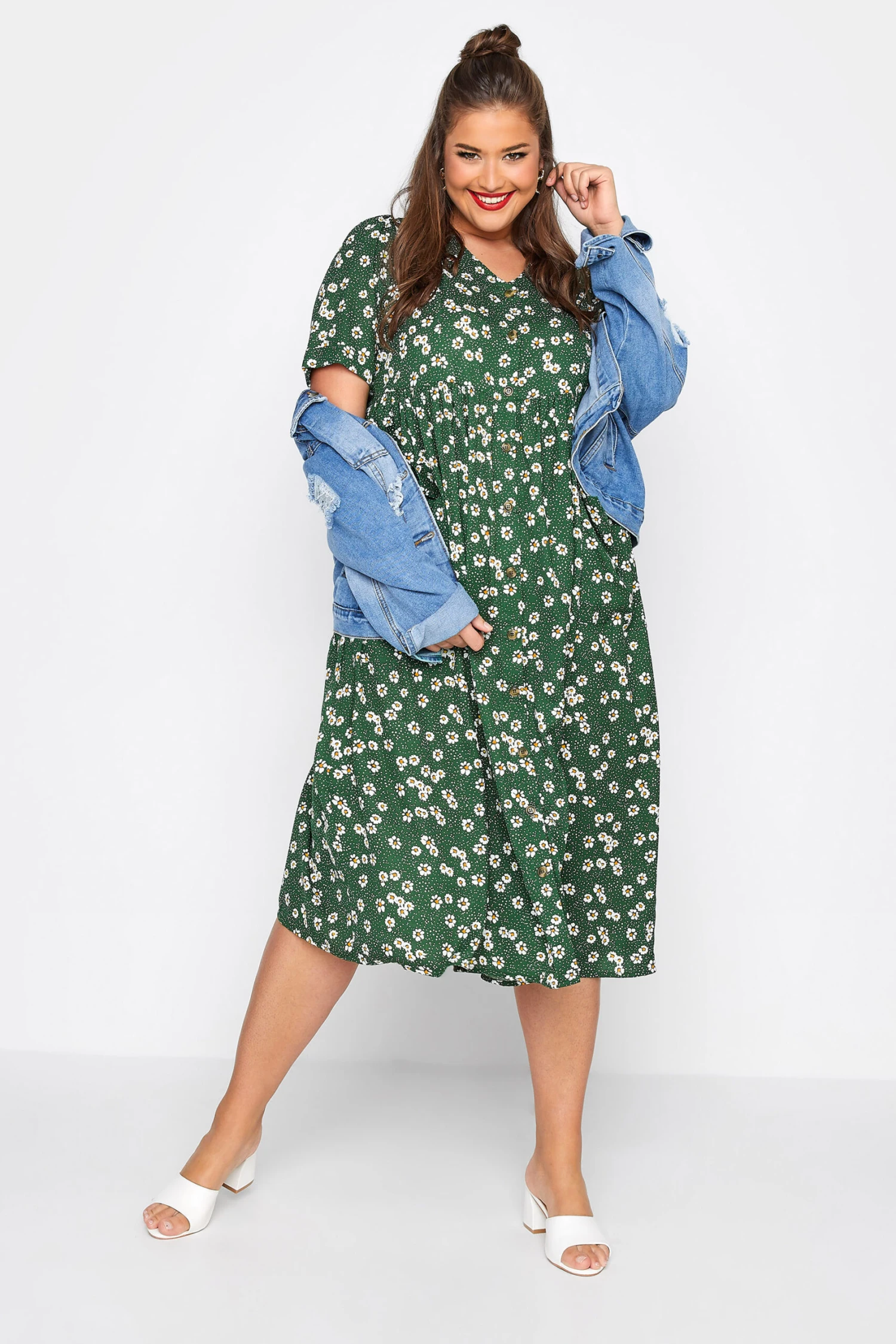 LIMITED COLLECTION - Aangerimpelde Jurk Met Madeliefjesprint & Knopen In Groen 3 LIMITED COLLECTION - Aangerimpelde Jurk Met Madeliefjesprint & Knopen In Groen